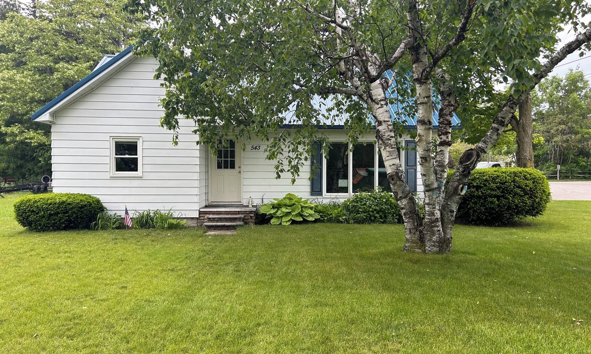 Suttons Bay House | Aaron's Fun House
