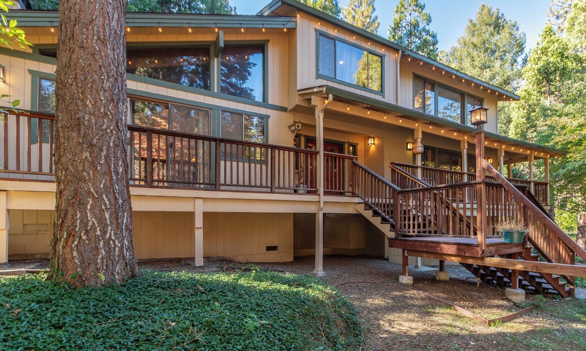 Glencoe Cabin | Aarovan- Pet Friendly, game room