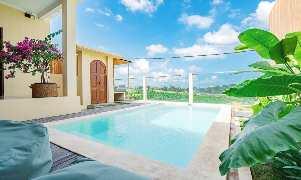 Pererenan House | Aaya - 8 Min To Beach, Radiant Villa w/Rice Field & Sunset Views