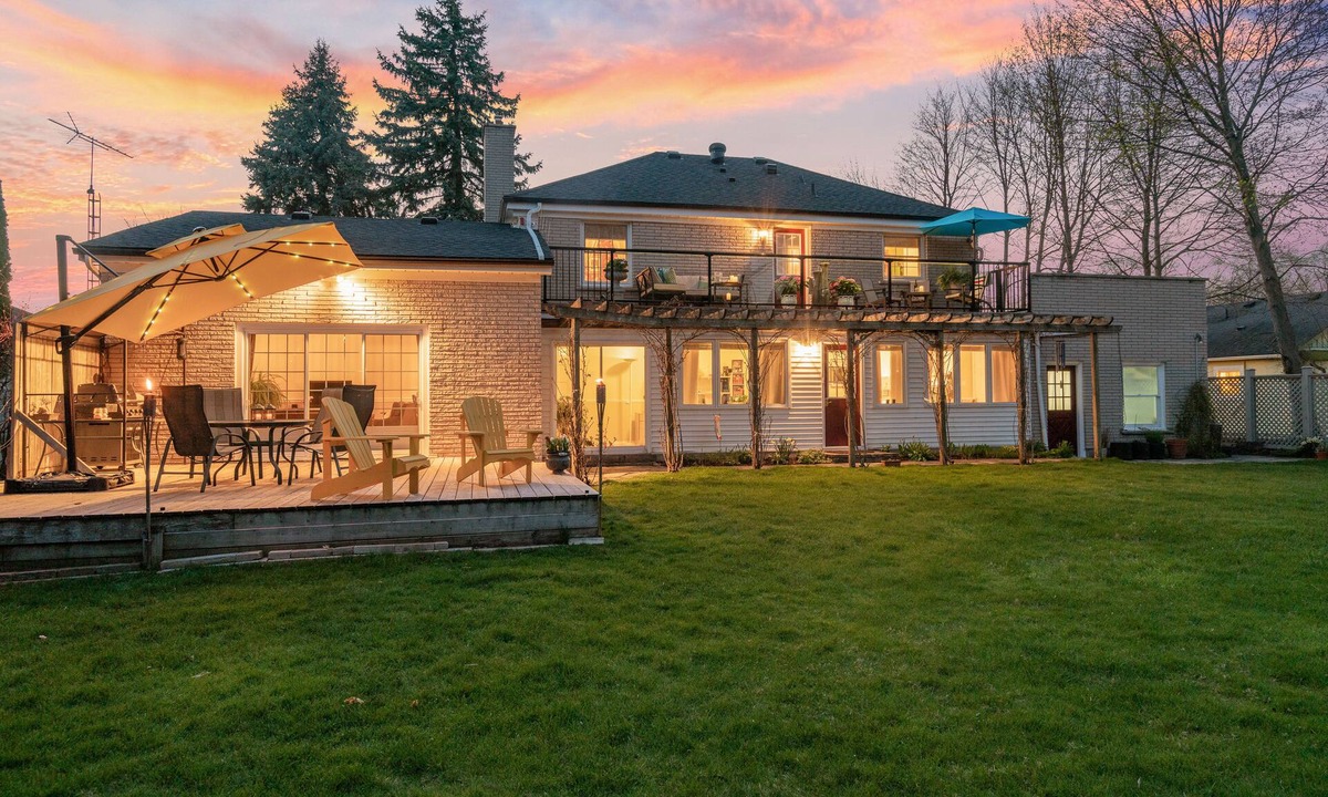 Historic Old Town Bed & Breakfast | Abacot Hall Bed & Breakfast