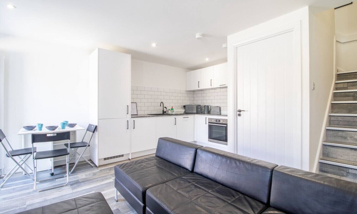 Paisley House | Abbey House Apartment B