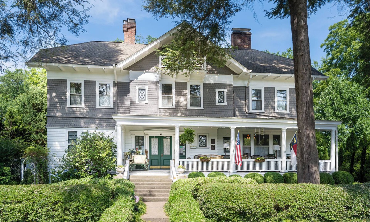 Historic Montford Bed & Breakfast | Abbington Green Bed & Breakfast Inn
