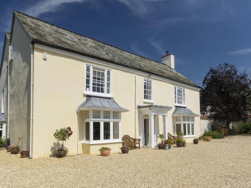 Honiton House | Abbots Manor