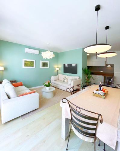 Sitges Town Center Apartment | Abbott apartment - 1 min from the beach - 100m2 - sleeps 8