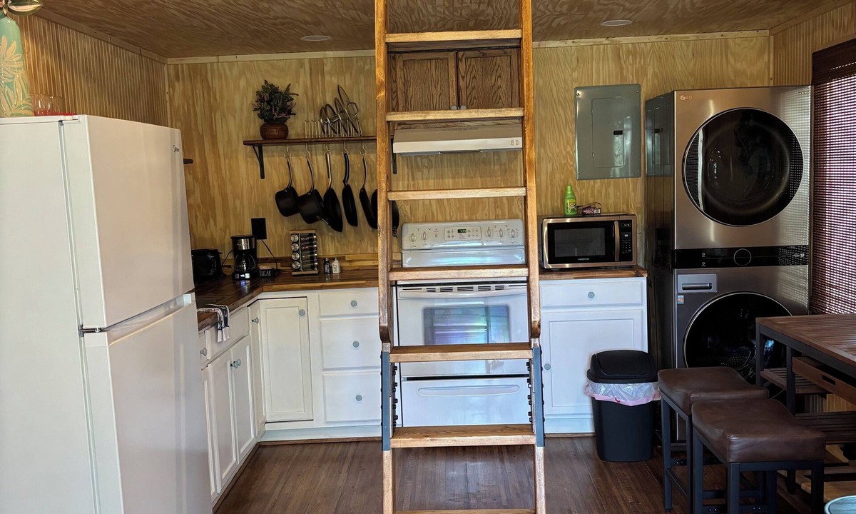 Union Cottage | Abby's Oasis. 1 BR, 1B tiny house with extra sleeping loft