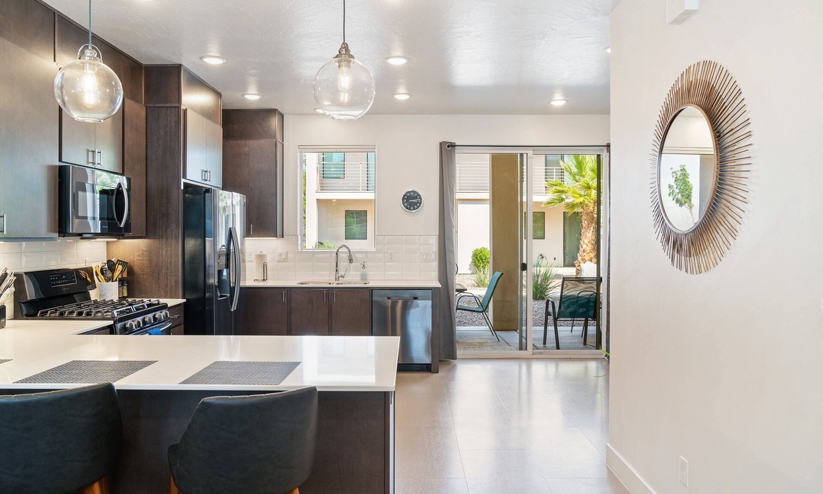 St. George House | Abby's Retreat 4 Bedroom Townhouse by RedAwning