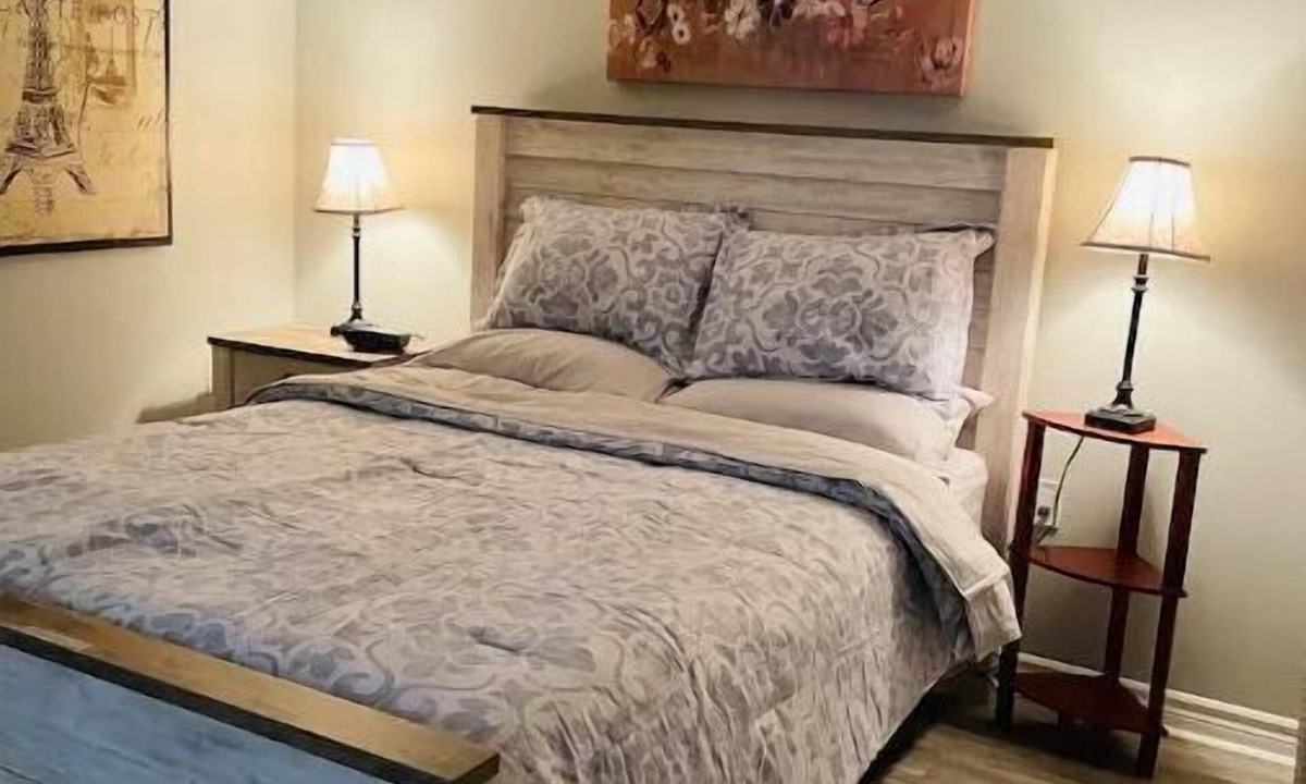 Bridgewater Apartment | ABBY’S APT Suite , 1 Queen Bed , 65” Curved TV,nn