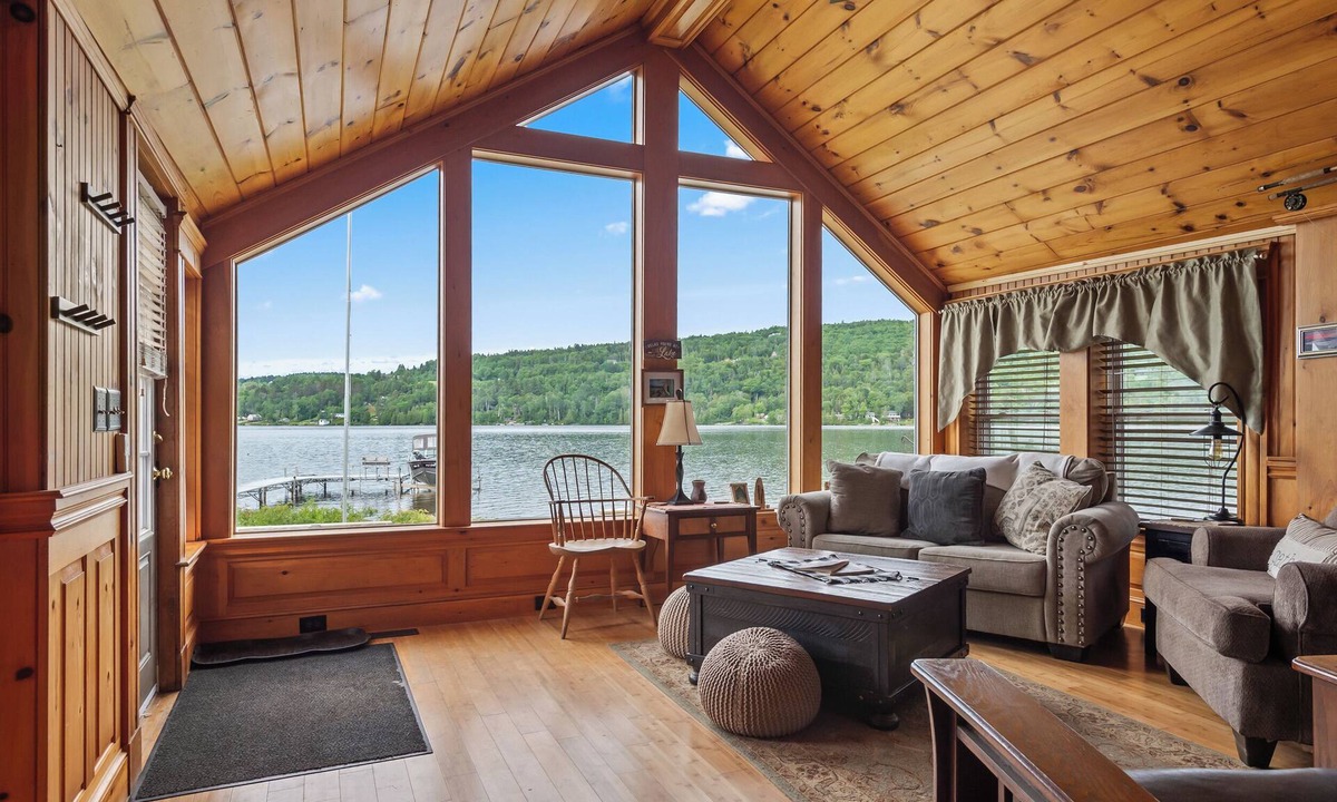 Rangeley Plantation House | Abenaki - Snowmobile from your doorstep! 20min from Saddleback :)