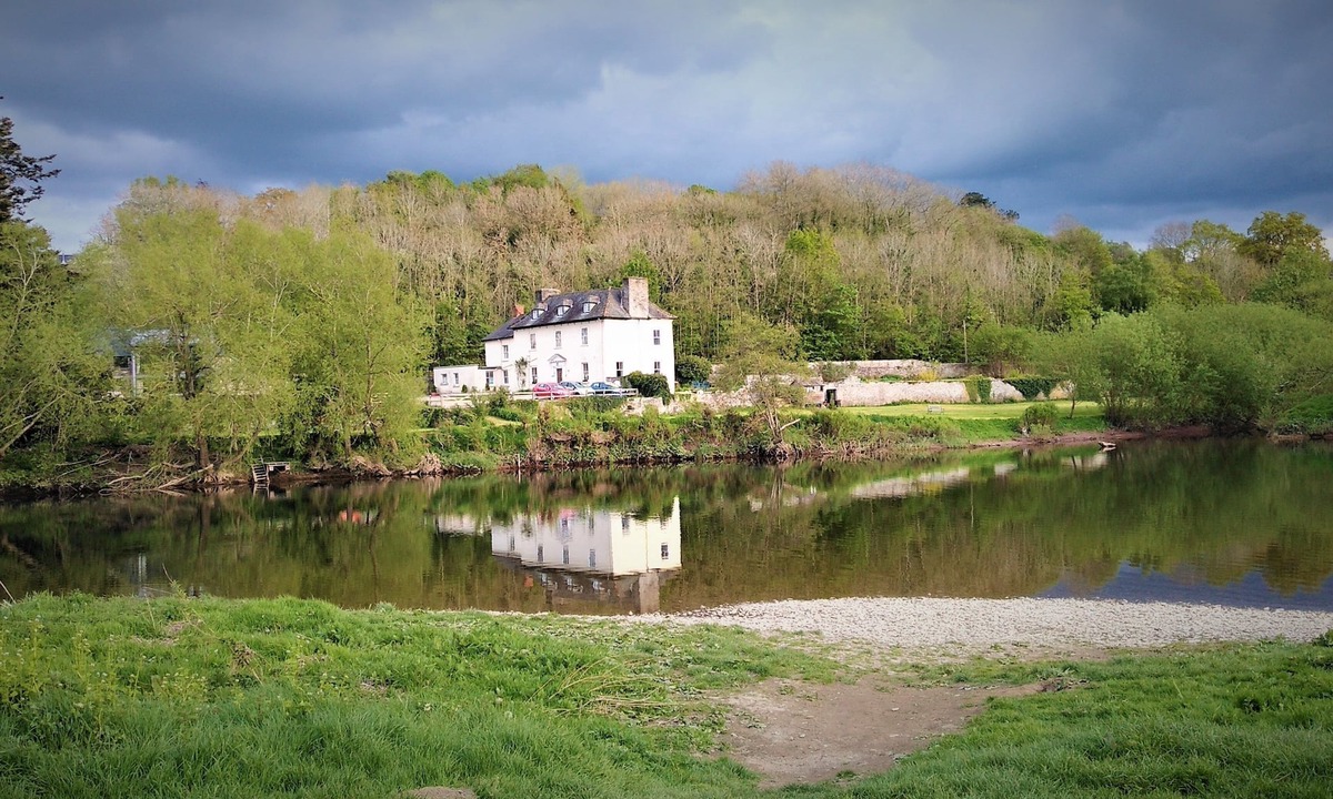 Glasbury House | Aberllynfi Riverside Guesthouse