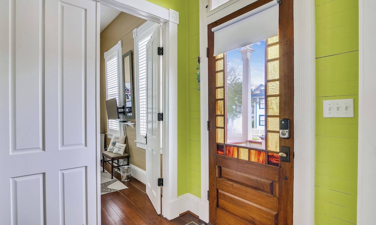 San Jacinto Cottage | Abfab Seaside Cottage by Ryson Vacation Rentals
