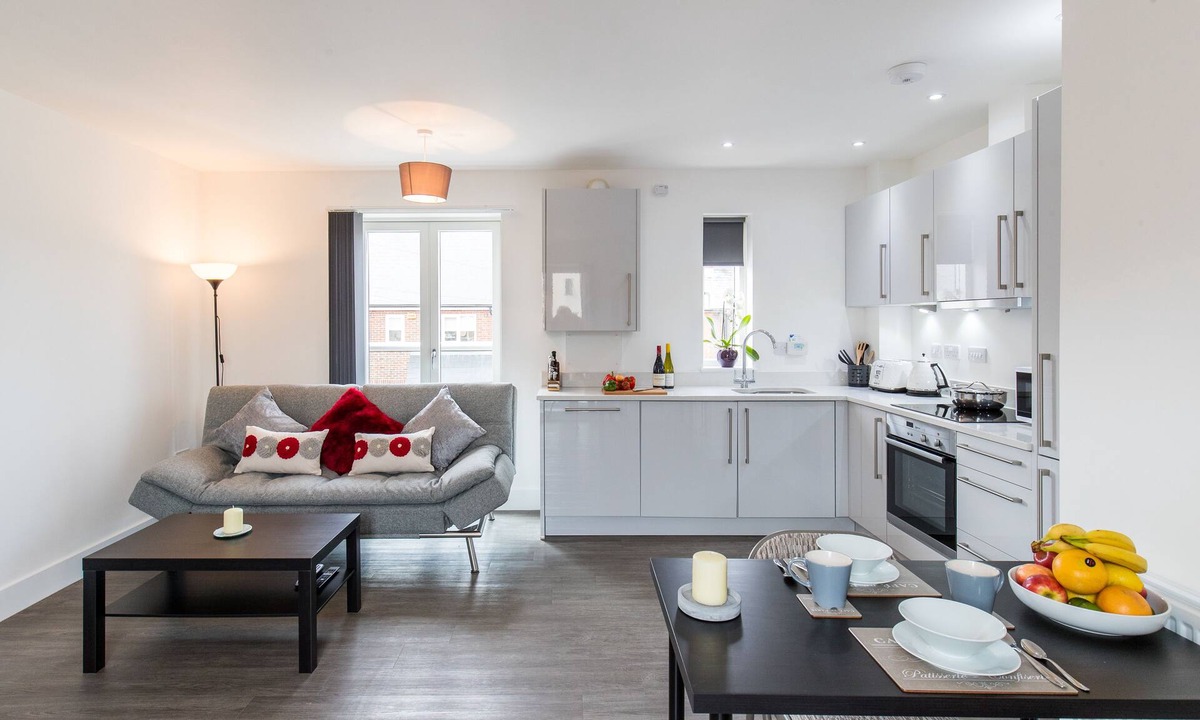 Hemel Hempstead Apartment | Abodebed - Oval View