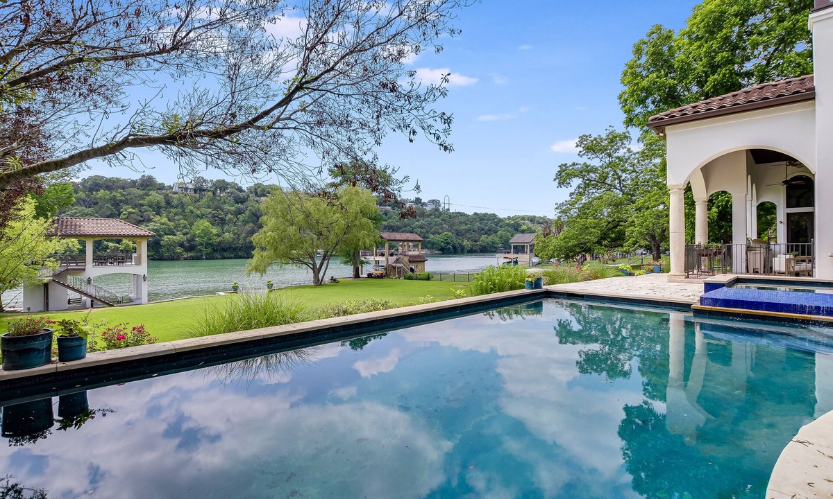 Lower Basin Lake Travis House | Above Autograph I New Remodel | Lakefront Lake Austin | Pool&Spa | Theater