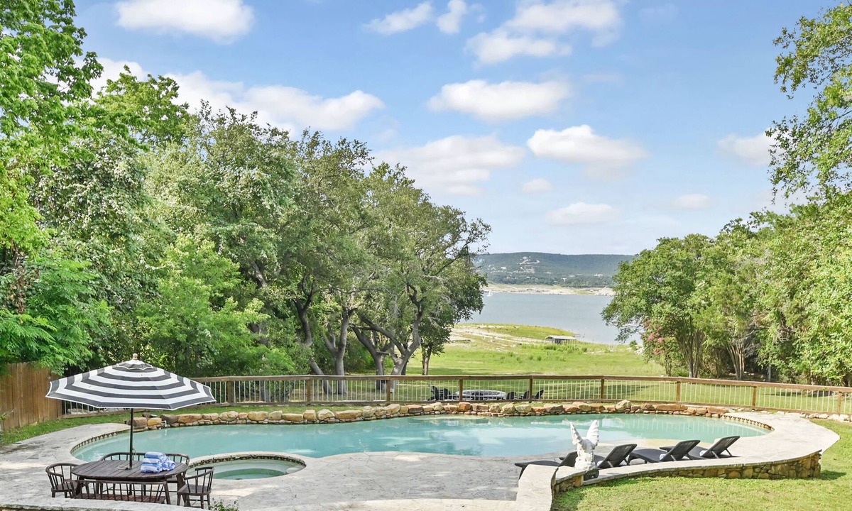 Hudson Bend House | Above Escape LT I Lake Travis I Pool&Spa I Services I Pets
