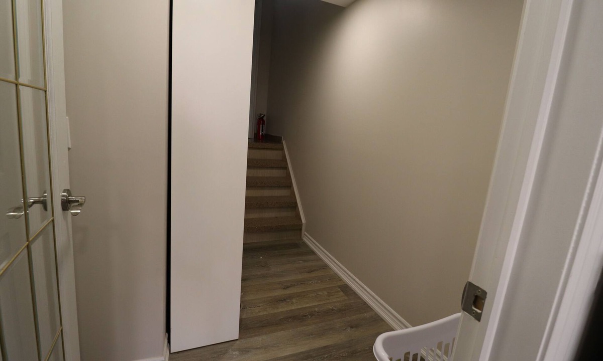 Thornhill House | Above Ground 2-bedroom townhome with Private backyard/bbq in Thornhill