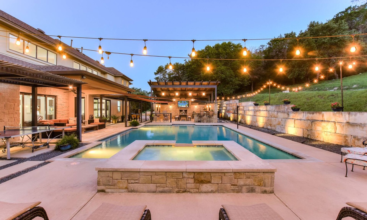 Austin House | Above Hillside Oasis I Pool & Spa I Outdoor Entertaining I Luxury Services