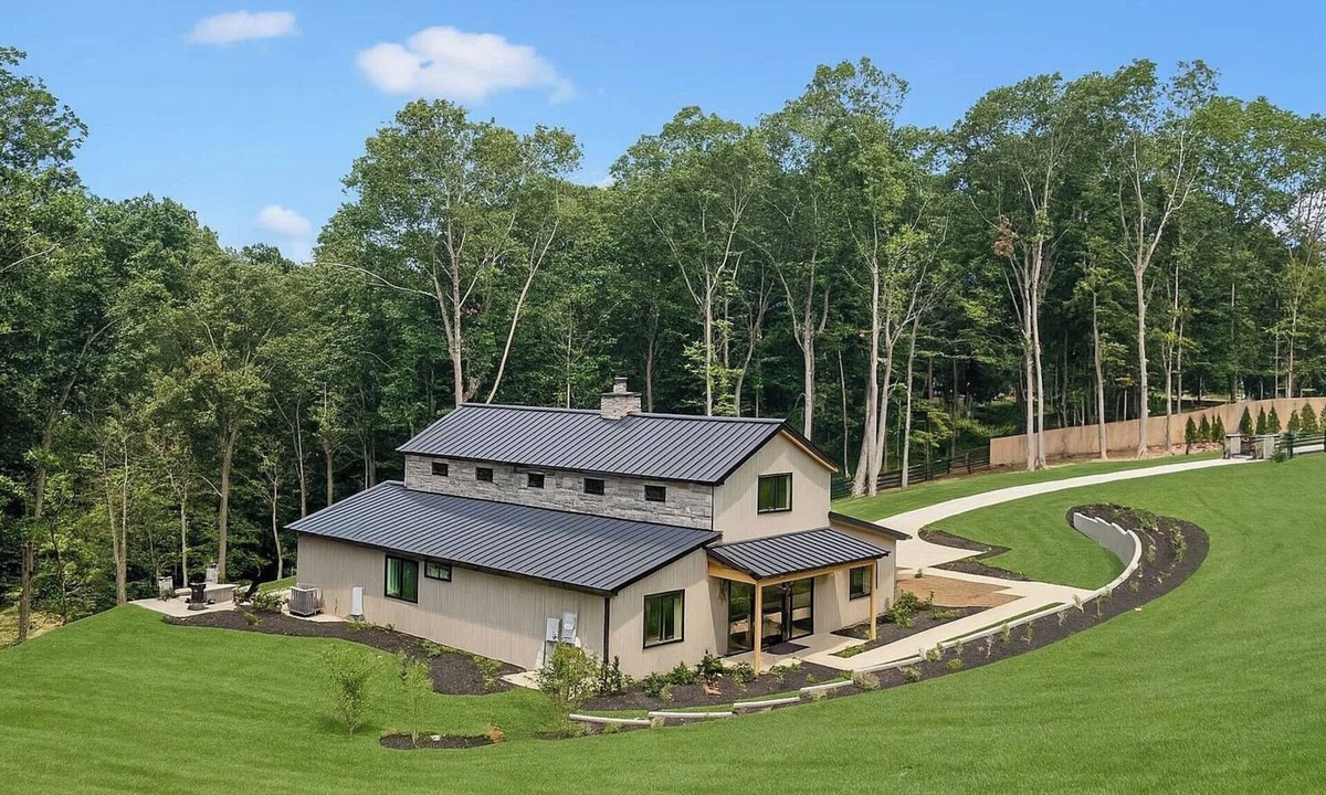 Marrowbone House | Above Nashville Bison Ranch | Private | Wildlife Preserve |
