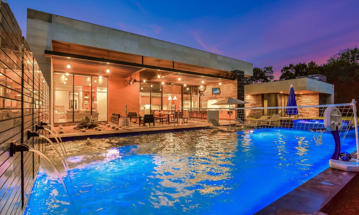 Austin House | Above Pinnacle I Modern Luxury | Pool & Spa | Casita I Luxury Services
