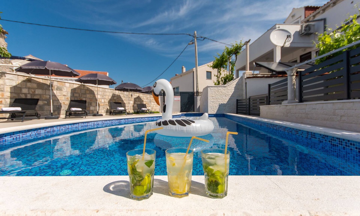Bosanka Apartment | Above the Blue: 1BR Peaceful Horizon Pool&Terrace