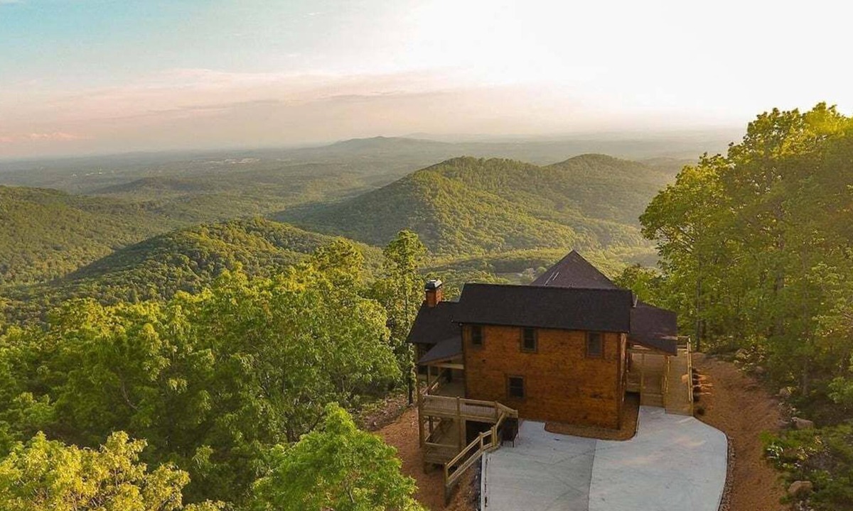 Jasper Cabin | Above The Clouds | Talking Rock, GA