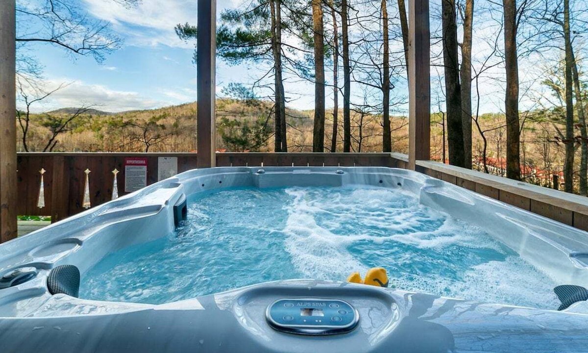 Helen House | Above The Rest - Tranquil Cabin Overlooking Helen