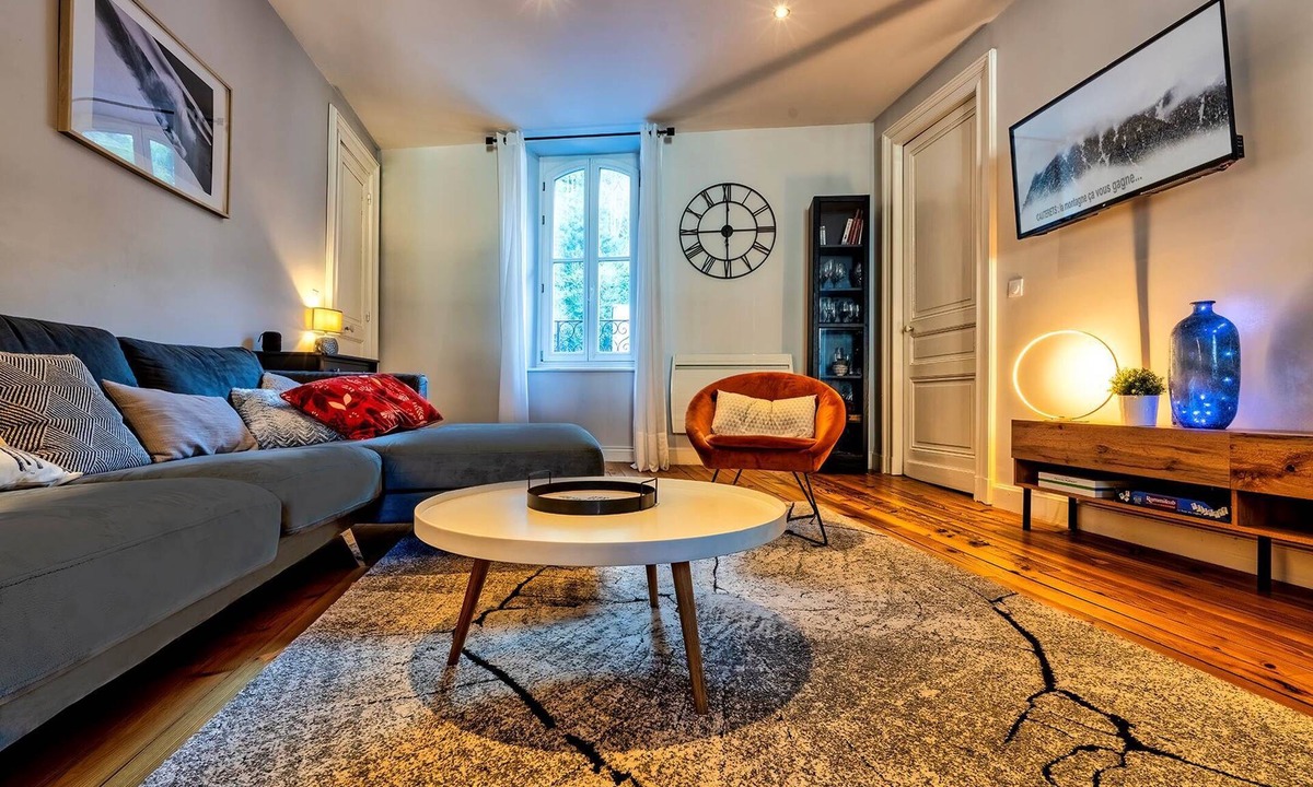 Cauterets Apartment | Above the roofs