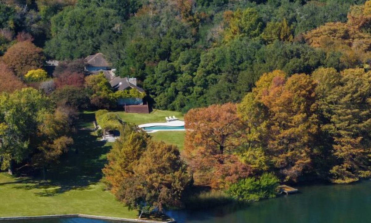 Lakeshore Addition House | Above Timeless I Waterfront I Lake Austin I Pool & Spa I Services