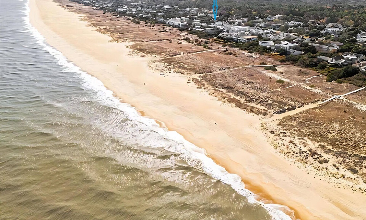 Northeast Virginia Beach House | Absolute Beach 4bdrm/9guests vacation gem steps to beach