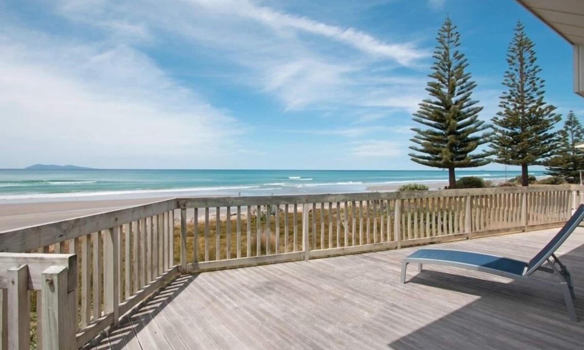 Waihi Beach House | Absolute beach-front holiday home