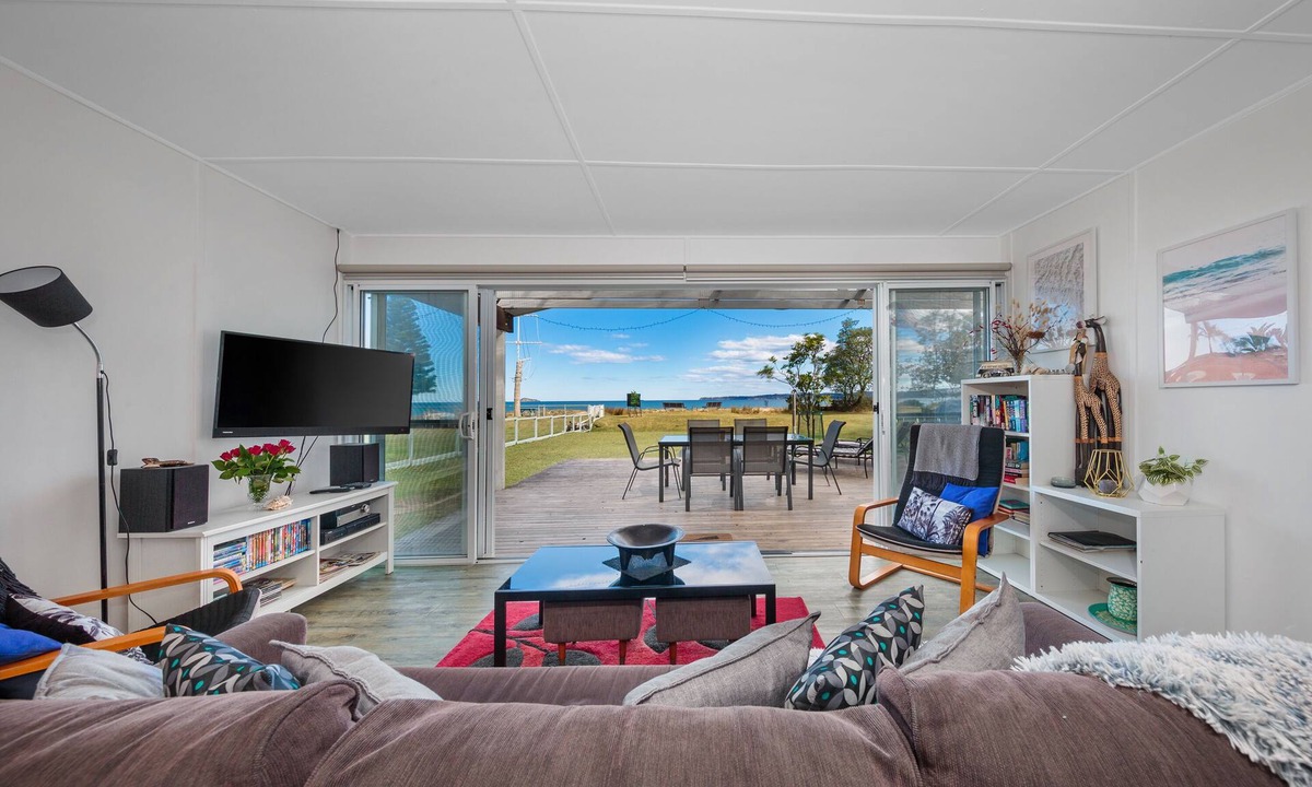 Long Beach House | Absolute Beach Front, Long Beach