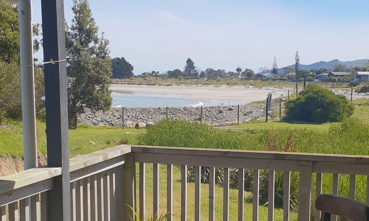 Mahia Cottage | Absolute Beach Front Escape