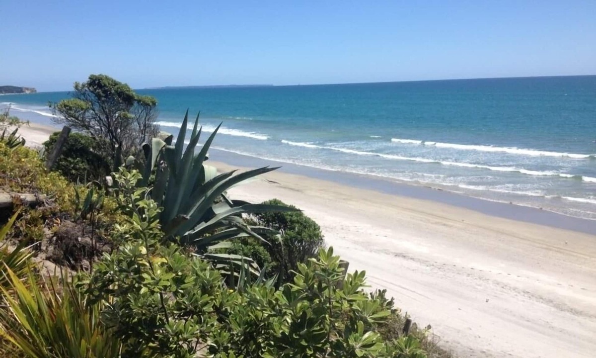 Pukehina House | Absolute beachfront Pukehina