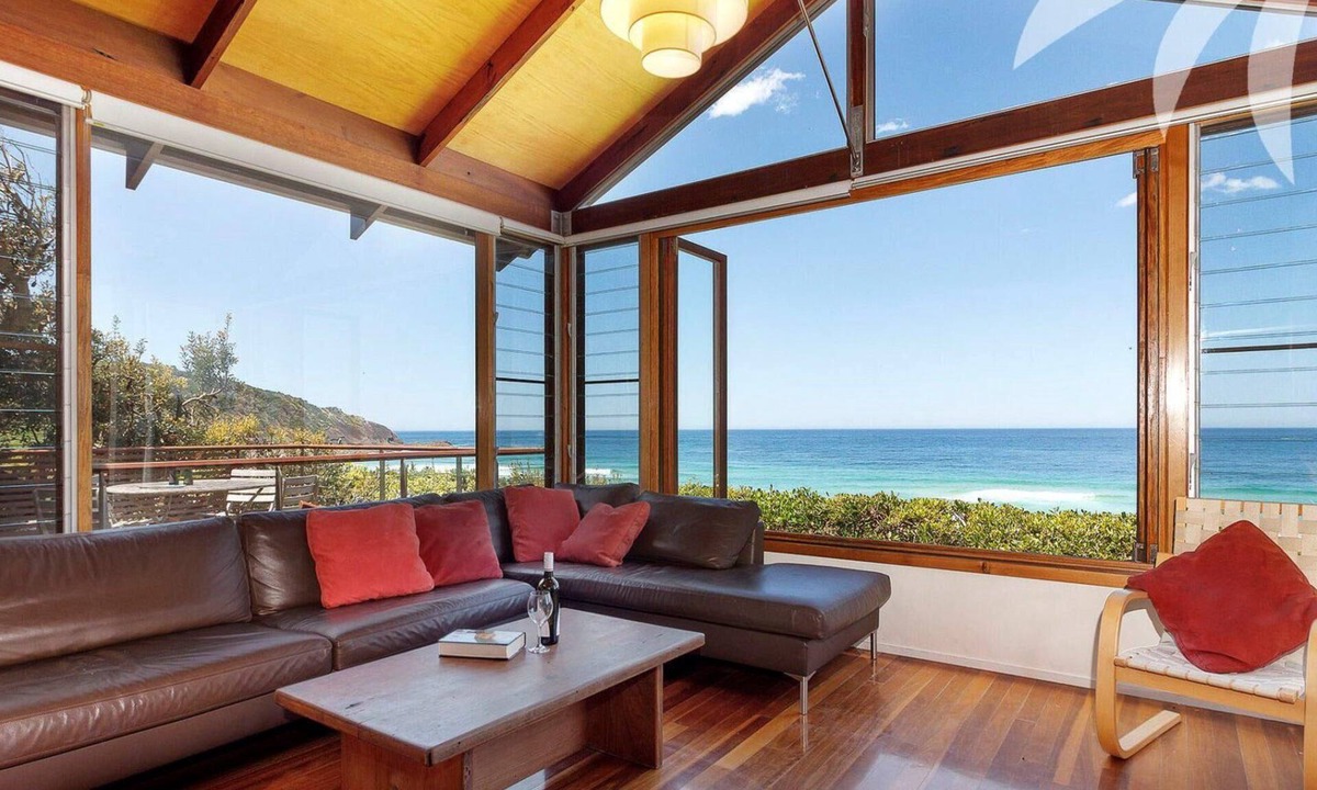Blueys Beach House | Absolute beachfront at Panorama