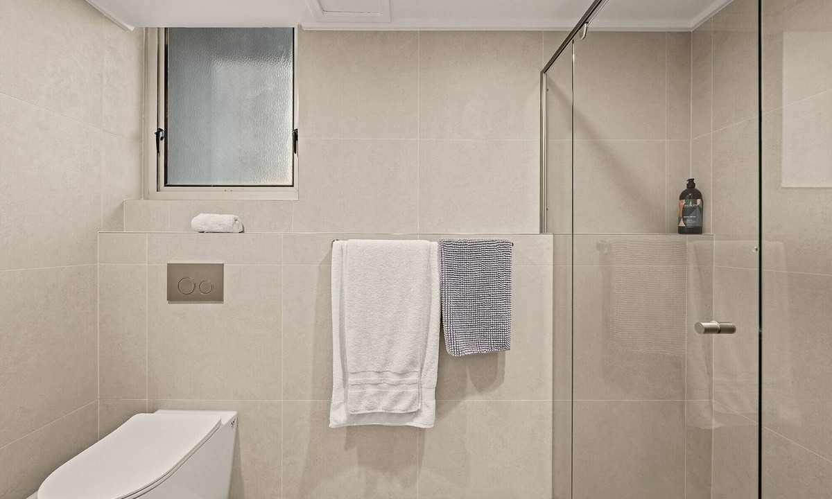 Main Beach Apartment | Absolute Beachfront Apartment with Direct Pool & Beach Access