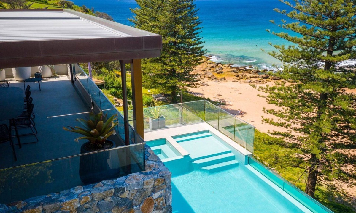 Whale Beach House | ABSOLUTE BEACHFRONT by Palm Beach Holiday Rentals