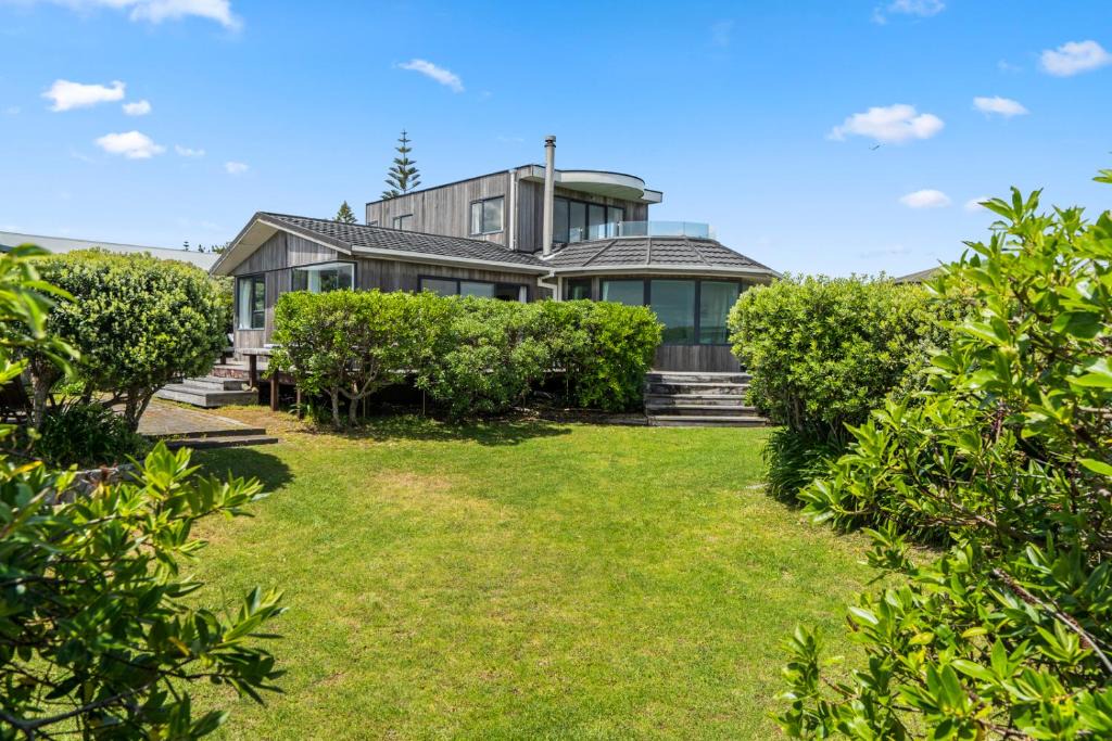 Waikanae House | Absolute Beachfront Bliss - Waikanae Beach Home
