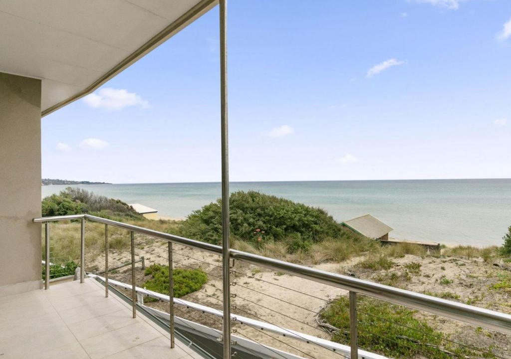 Frankston House | ABSOLUTE BEACHFRONT - FRANKSTON