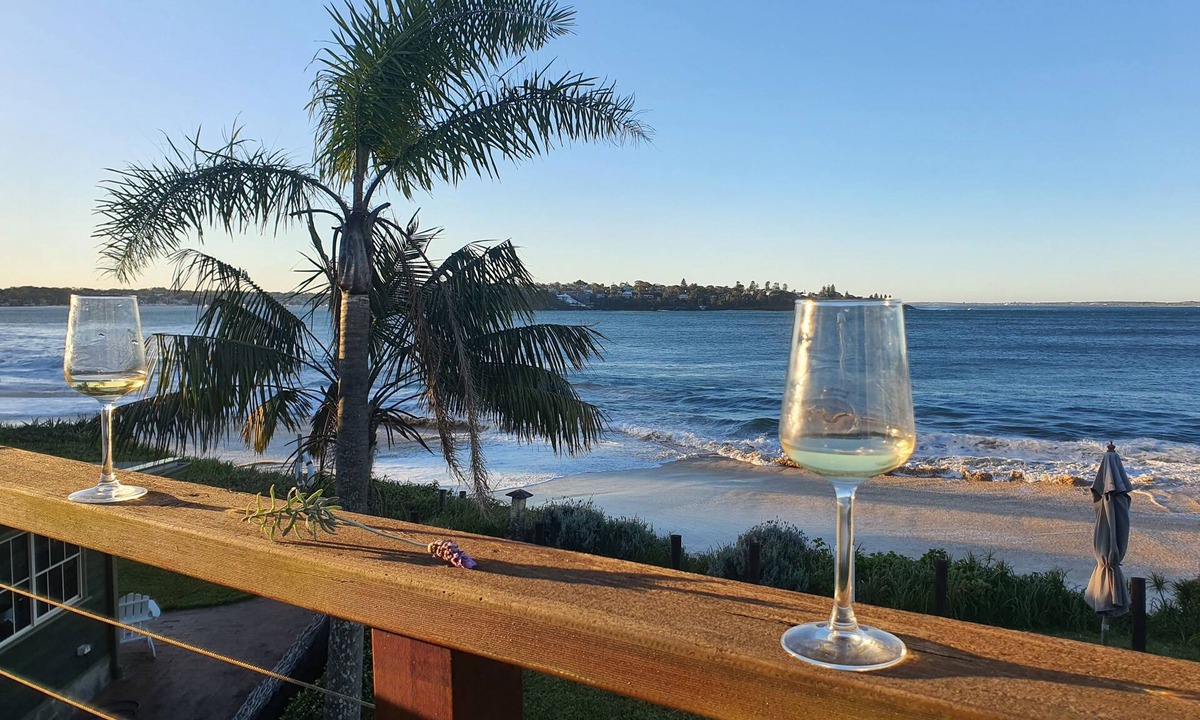 Bundeena House | Absolute beachfront - Horderns Beach Bundeena