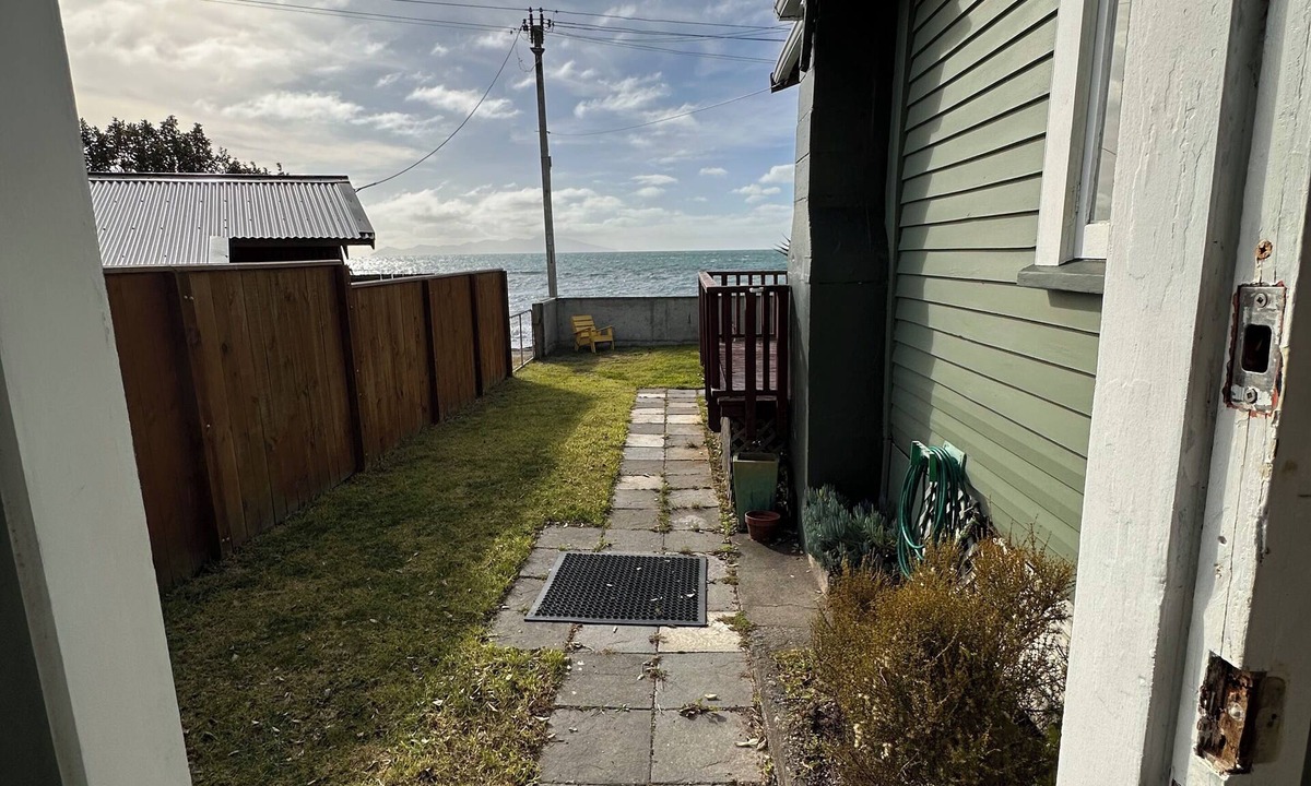 Pukerua Bay House | Absolute Beachfront Kiwi Bach