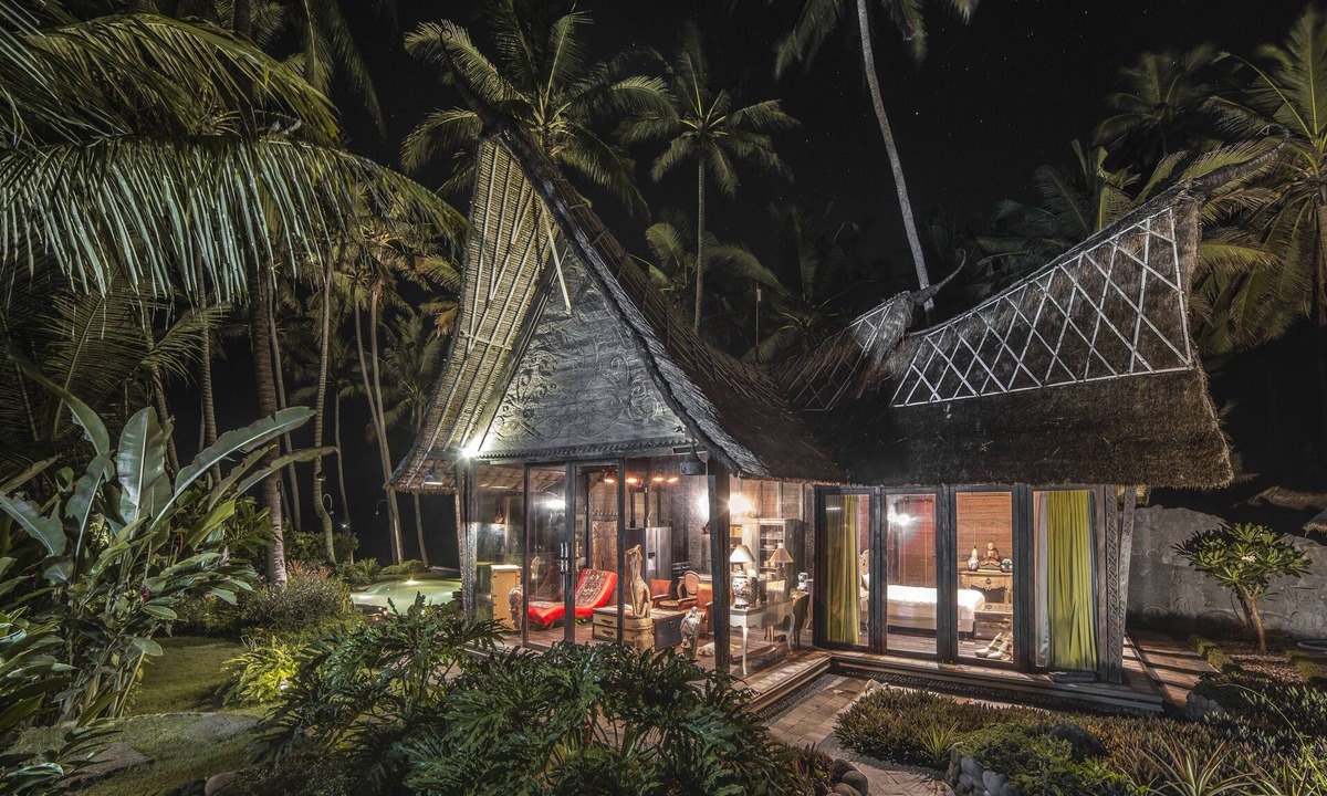 Kerambitan Villa | Absolute Beachfront Romantic Villa Laut