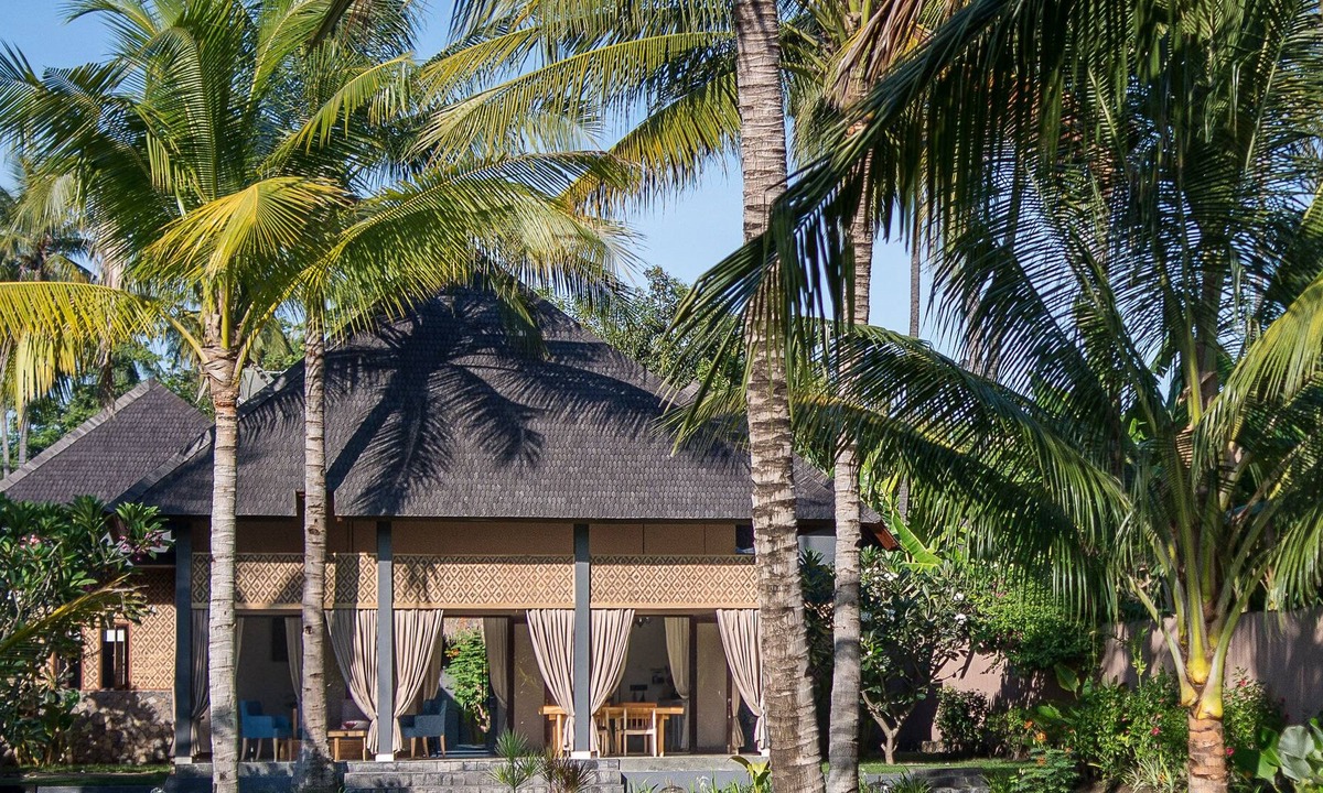 Sigar Penjalin Villa | Absolute Beachfront Villa Private Pool