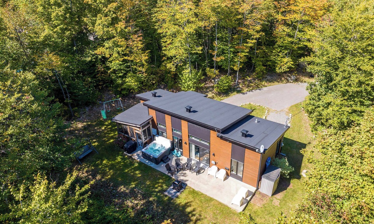 Chertsey Ski Chalet | Absolute comfort with Spa | Chalet le Petit Castor