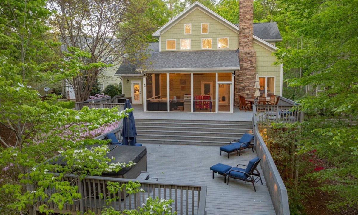 Macon House | Absolute Dream, Prime Location: Pool Table & Sauna