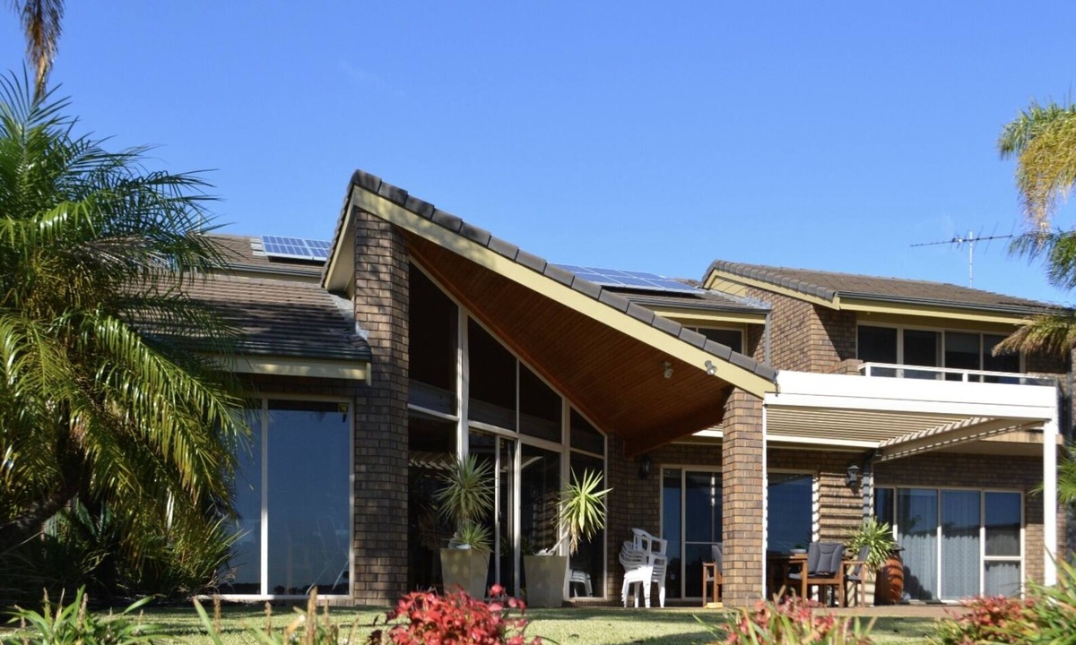 West Lakes House | Absolute Lake Front West Lakes