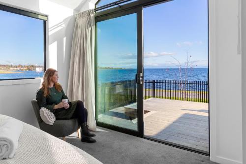 Hilltop House | Absolute Lakefront House