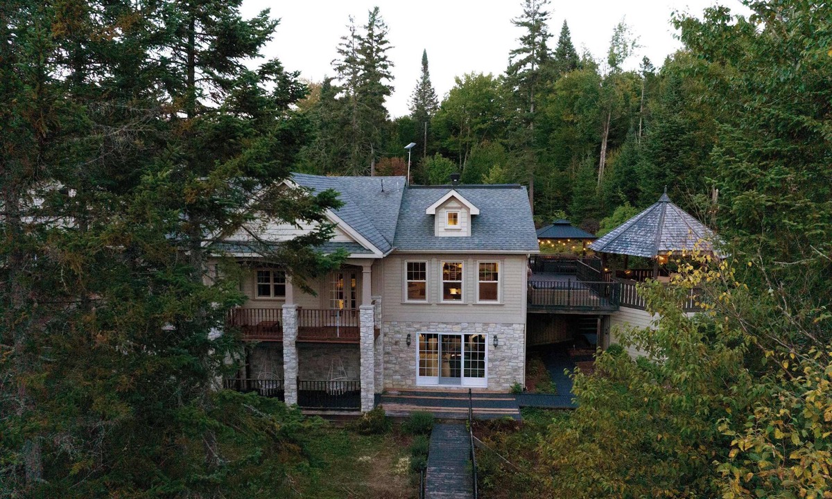 Val-des-Lacs Ski Chalet | Absolute luxury by the lake | Chateau Val-des-Lacs