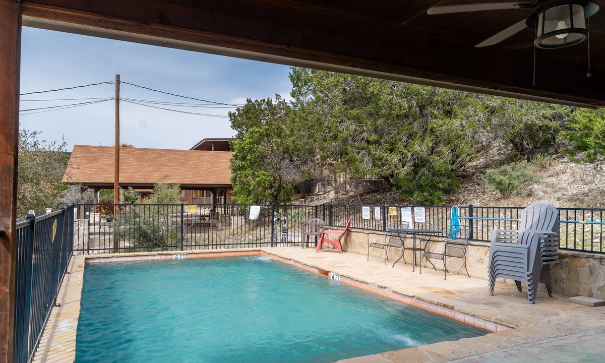 Concan House | Absolute Paradise Sleeps 15 w/3bdrm Pool & Patio FREE Frio Access@ConcanVIP