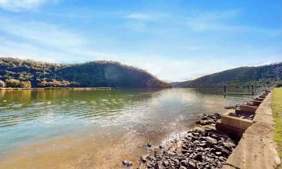 Wisemans Ferry Cabin | Absolute Waterfrontage - 3 bedroom plus loft - Cabin 11