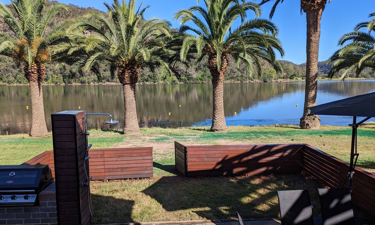 Wisemans Ferry Cabin | Absolute Waterfront Cabin - Pet Friendly