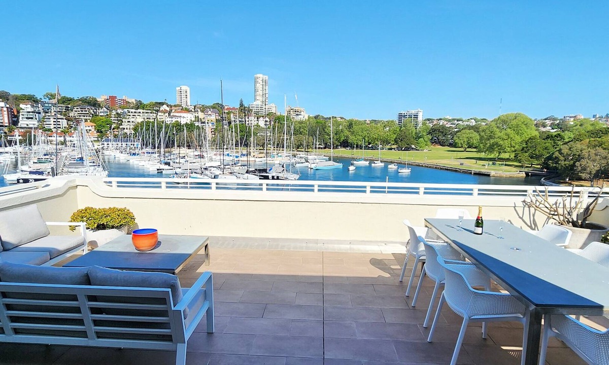 Elizabeth Bay Apartment | Absolute Waterfront with Oversized Private Terrace - 3 bedrooms