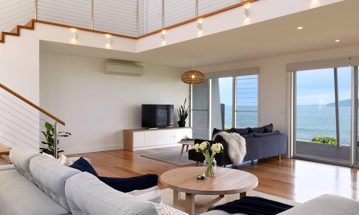 Gerroa House | Absolute Waterfront - Amazing beach views